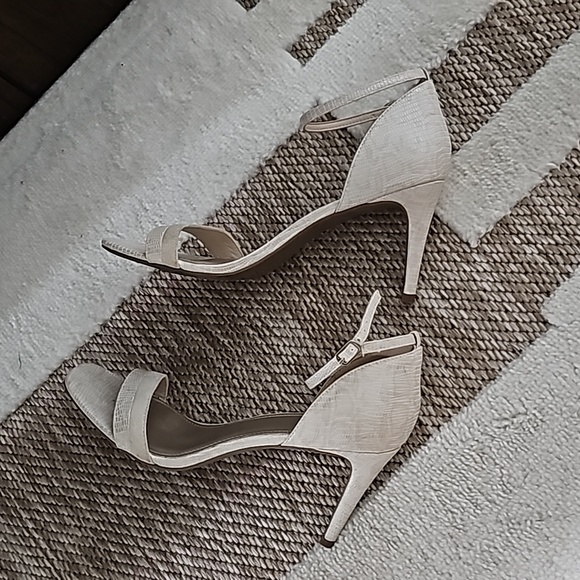 Heels - Picture 5 of 5